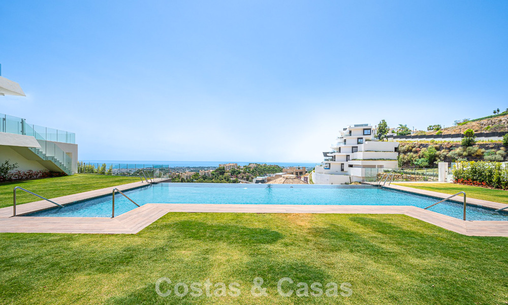 Sophisticated apartment for sale with phenomenal views, in an exclusive complex in Marbella - Benahavis 58226