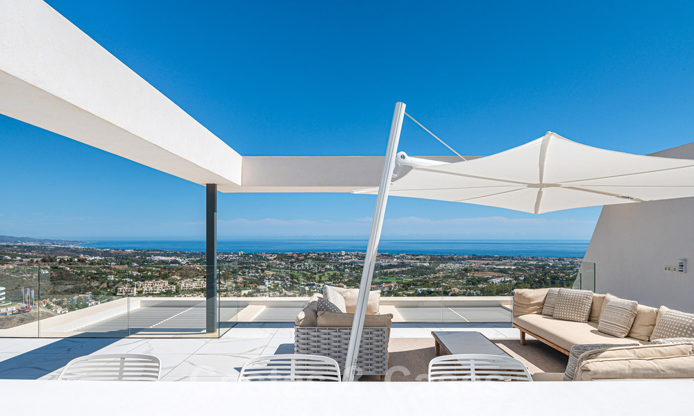 First-class penthouse for sale with private pool and panoramic sea views in the hills of Marbella - Benahavis 58449