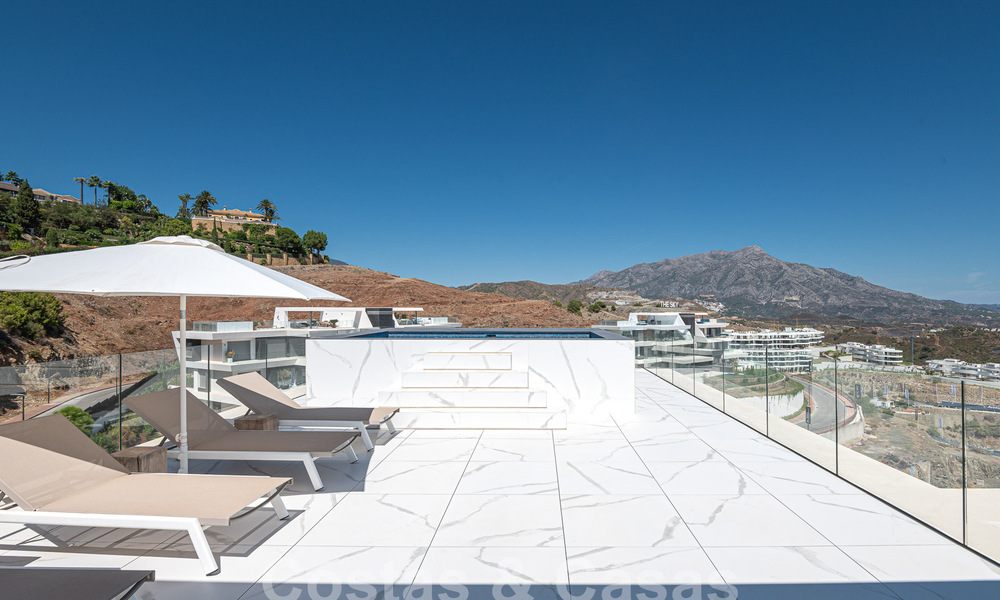 First-class penthouse for sale with private pool and panoramic sea views in the hills of Marbella - Benahavis 58452