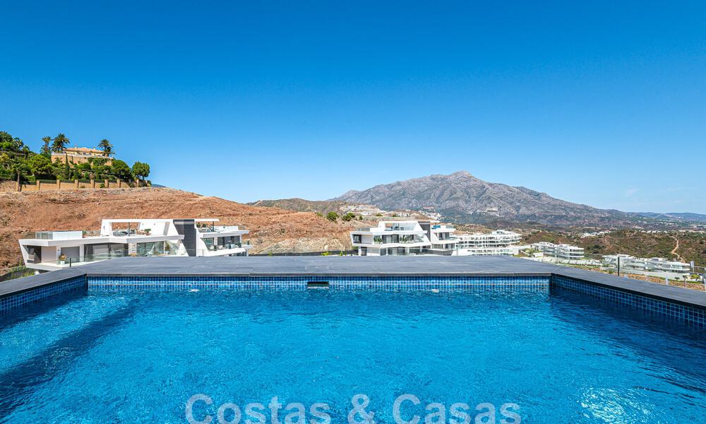 First-class penthouse for sale with private pool and panoramic sea views in the hills of Marbella - Benahavis 58456
