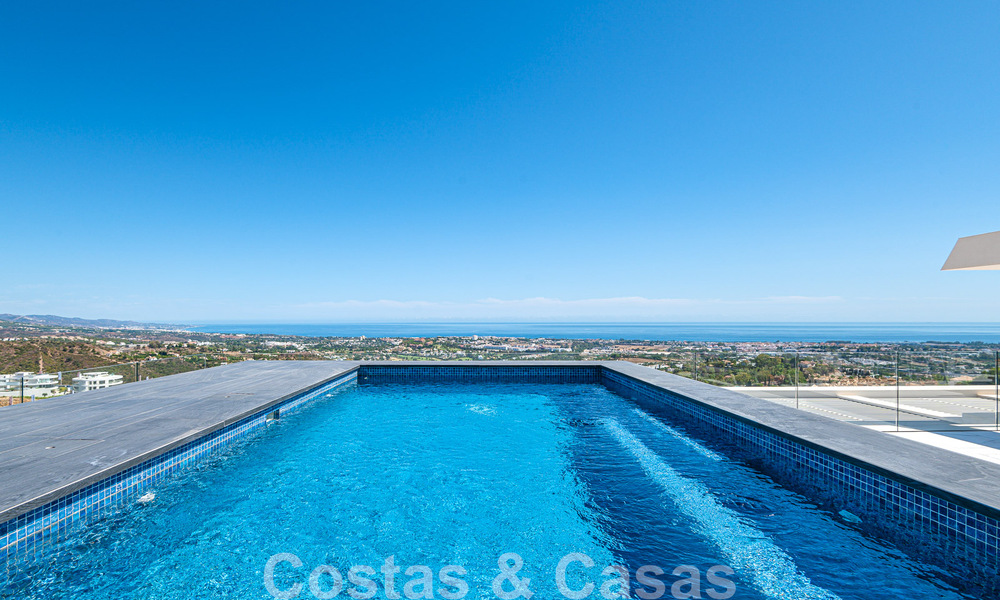 First-class penthouse for sale with private pool and panoramic sea views in the hills of Marbella - Benahavis 58457