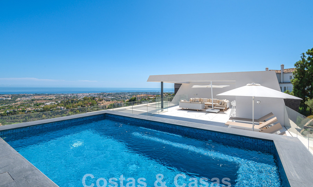 First-class penthouse for sale with private pool and panoramic sea views in the hills of Marbella - Benahavis 58459