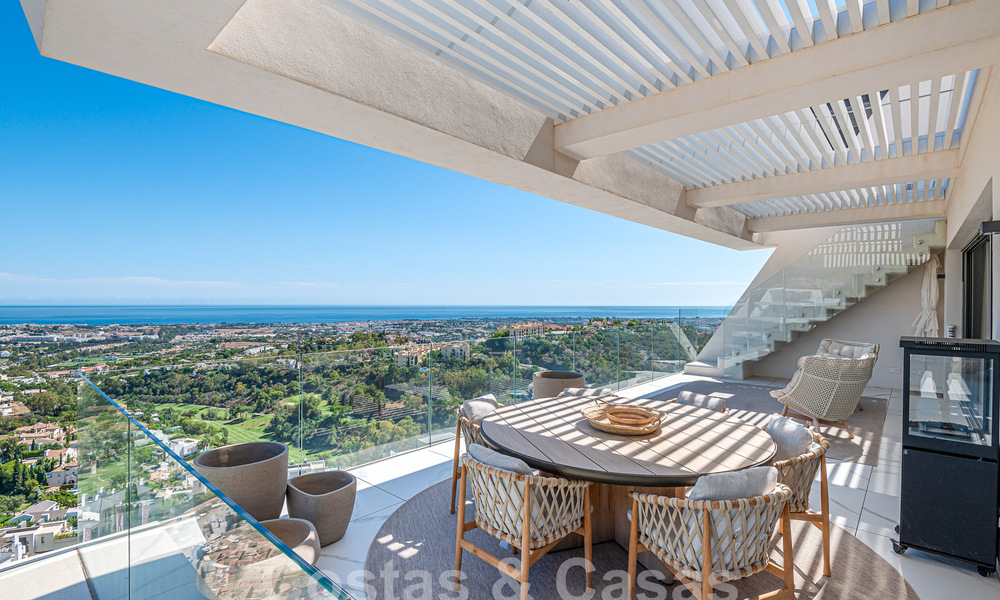 First-class penthouse for sale with private pool and panoramic sea views in the hills of Marbella - Benahavis 58466