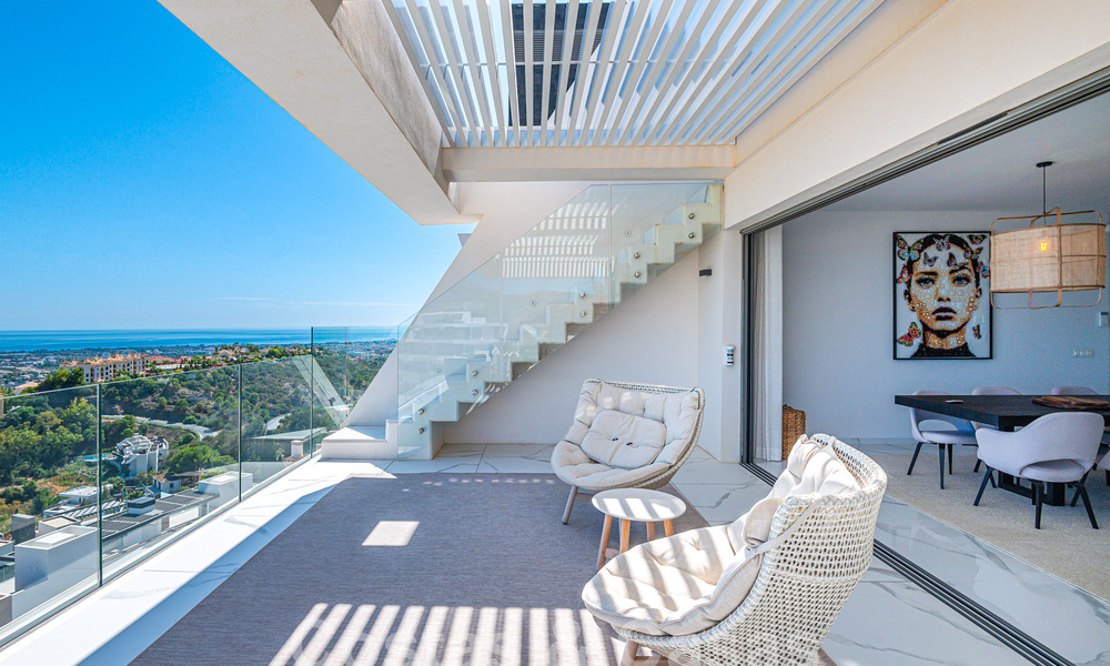 First-class penthouse for sale with private pool and panoramic sea views in the hills of Marbella - Benahavis 58467