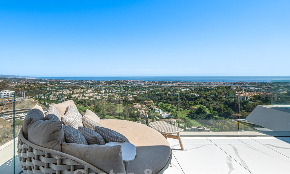 First-class penthouse for sale with private pool and panoramic sea views in the hills of Marbella - Benahavis 58469