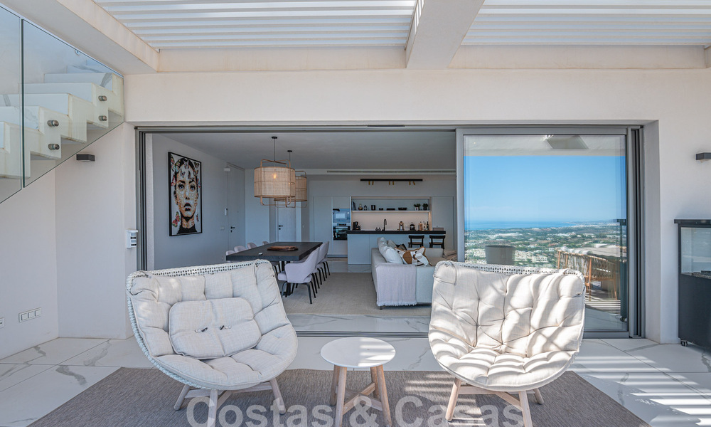First-class penthouse for sale with private pool and panoramic sea views in the hills of Marbella - Benahavis 58472