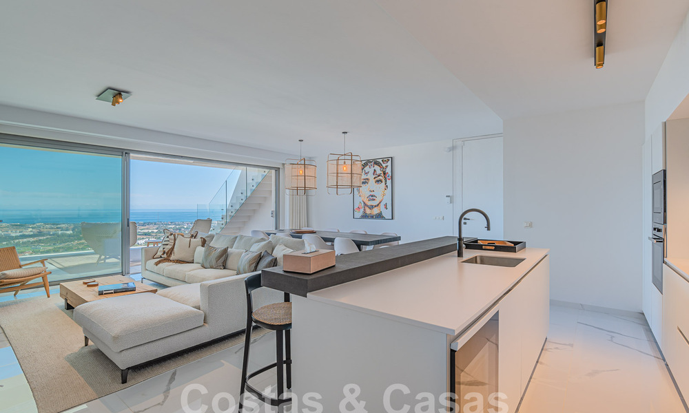 First-class penthouse for sale with private pool and panoramic sea views in the hills of Marbella - Benahavis 58477