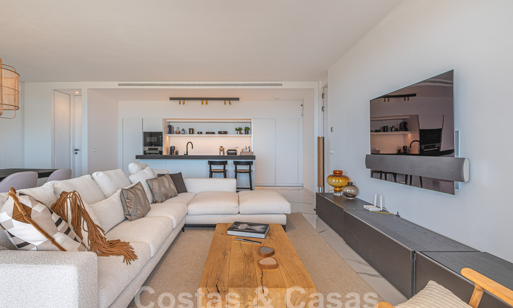 First-class penthouse for sale with private pool and panoramic sea views in the hills of Marbella - Benahavis 58480