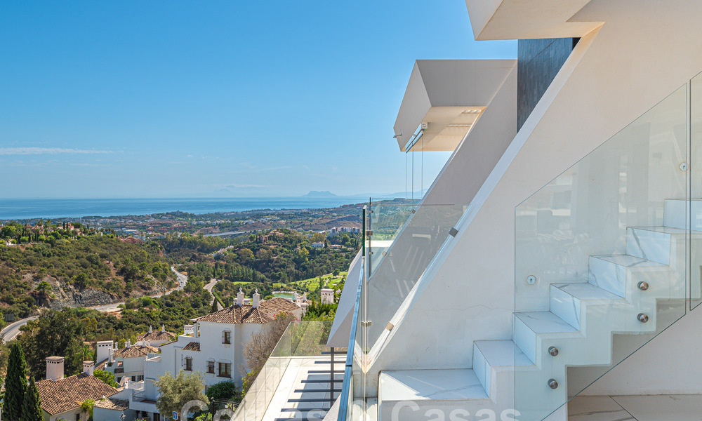 First-class penthouse for sale with private pool and panoramic sea views in the hills of Marbella - Benahavis 58494