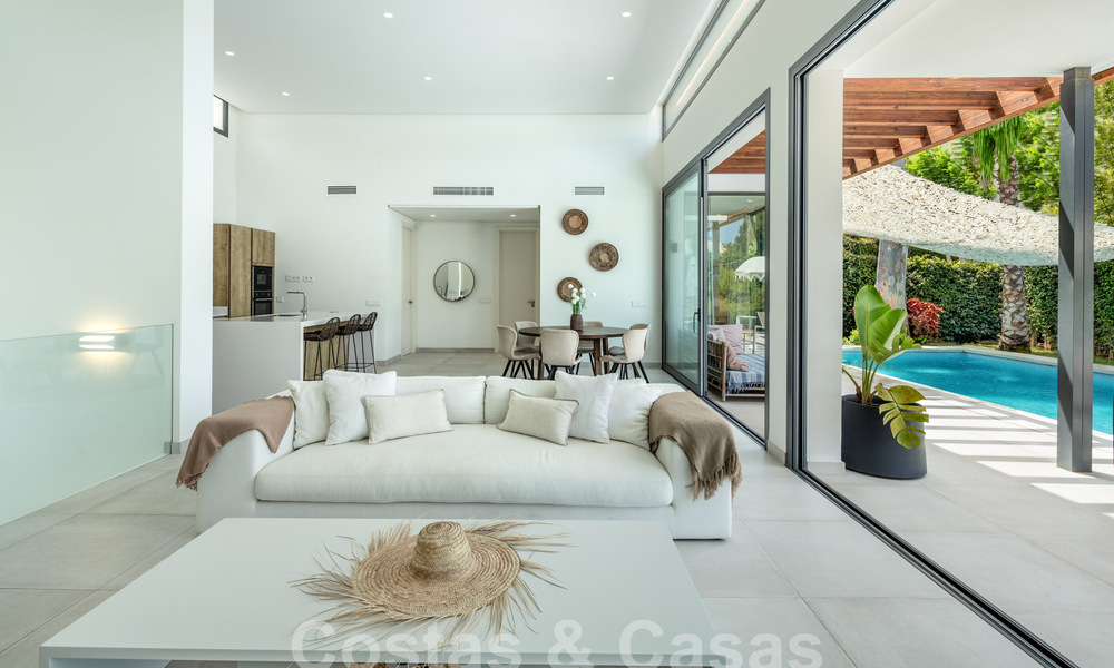 Contemporary villa for sale in gated urbanisation on the New Golden Mile between Marbella and Estepona 57844