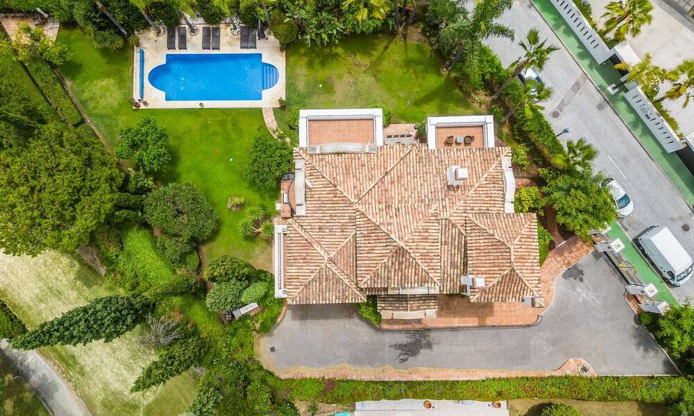 Luxury villa in a classic Spanish style for sale in gated golf resort of La Quinta, Marbella - Benahavis 58238