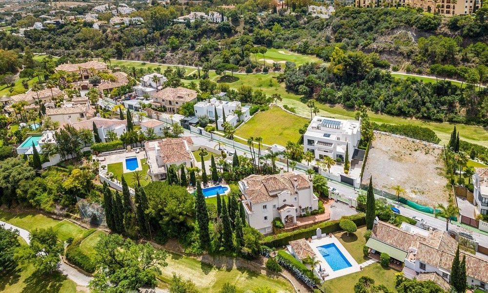 Luxury villa in a classic Spanish style for sale in gated golf resort of La Quinta, Marbella - Benahavis 58239