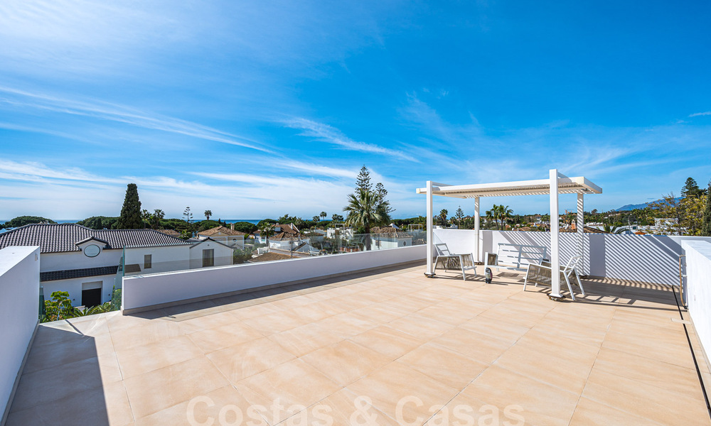 Sophisticated designer villa with 2 pools for sale, walking distance to the beach, Marbella centre and all amenities 58540