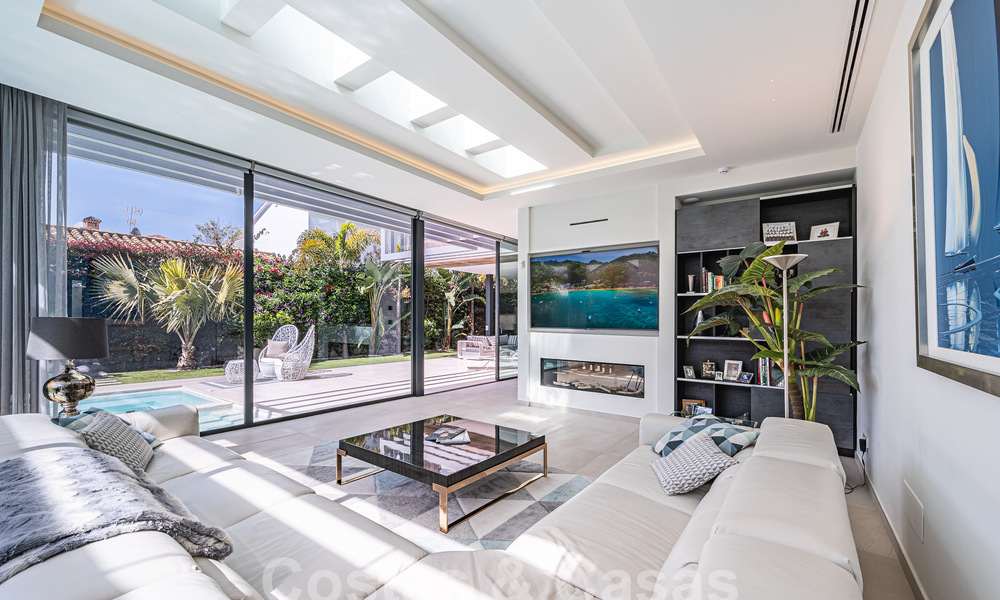 Sophisticated designer villa with 2 pools for sale, walking distance to the beach, Marbella centre and all amenities 58558