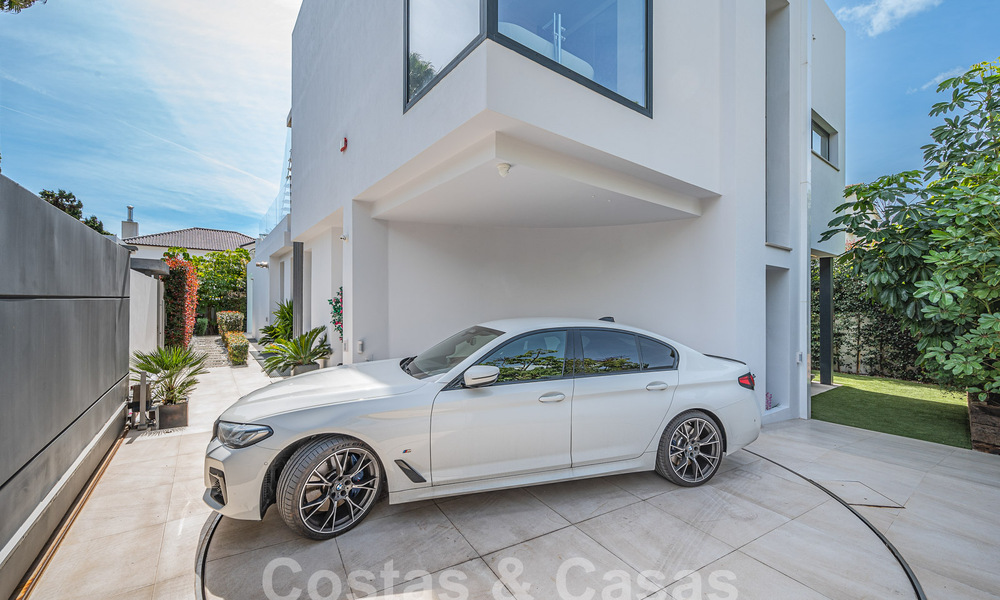 Sophisticated designer villa with 2 pools for sale, walking distance to the beach, Marbella centre and all amenities 58561