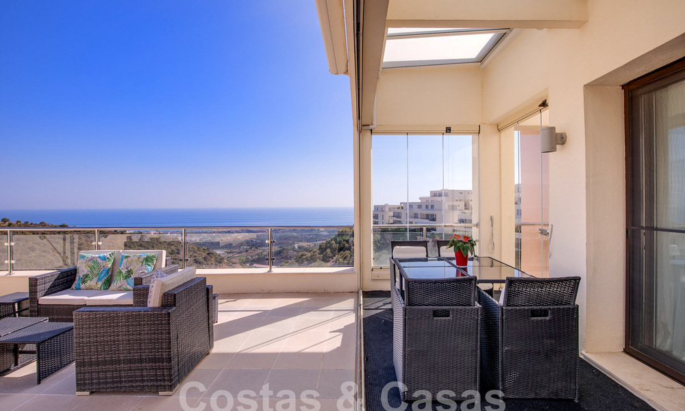 Modern penthouse on one level for sale with panoramic sea views, in a luxury complex of Los Monteros, Marbella 58301