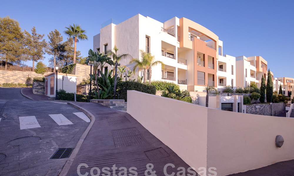 Modern penthouse on one level for sale with panoramic sea views, in a luxury complex of Los Monteros, Marbella 58305