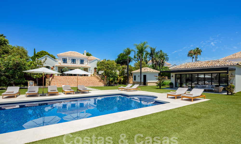 Charming luxury villa for sale with a traditional, Mediterranean architectural style on the New Golden Mile between Marbella and Estepona 57805