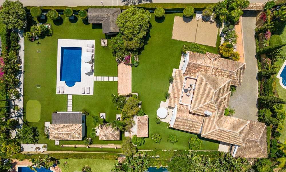 Charming luxury villa for sale with a traditional, Mediterranean architectural style on the New Golden Mile between Marbella and Estepona 57810