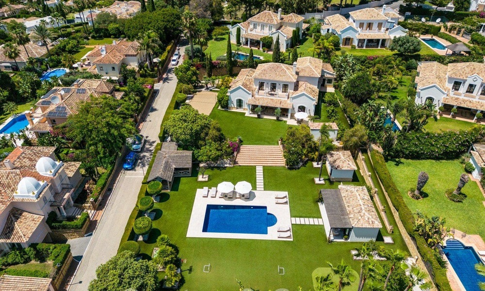 Charming luxury villa for sale with a traditional, Mediterranean architectural style on the New Golden Mile between Marbella and Estepona 57811
