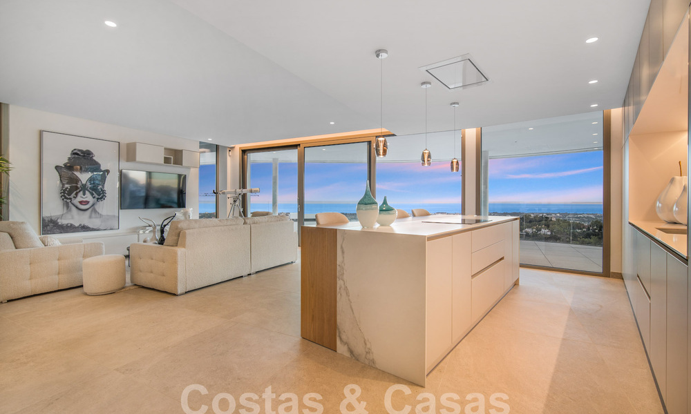 Prestigious, luxury apartment for sale with stunning sea, golf and mountain views in Marbella - Benahavis 58426