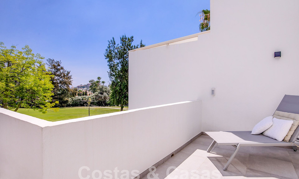 Spacious townhouse for sale with 360° views, adjacent to golf course in La Quinta golf resort, Marbella - Benahavis 57973