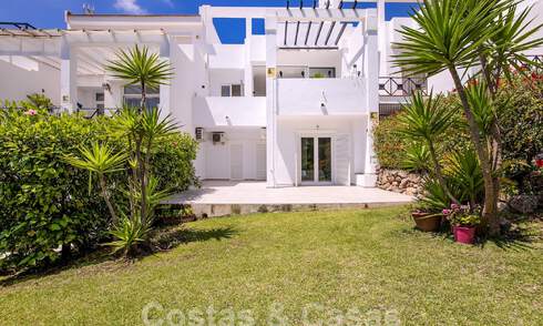 Spacious townhouse for sale with 360° views, adjacent to golf course in La Quinta golf resort, Marbella - Benahavis 57980