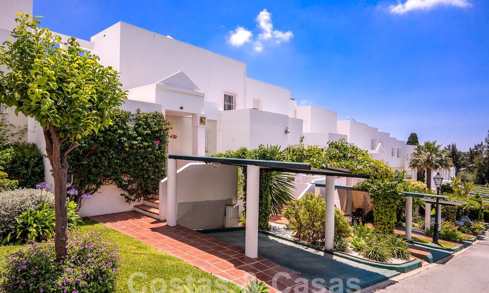 Spacious townhouse for sale with 360° views, adjacent to golf course in La Quinta golf resort, Marbella - Benahavis 58001