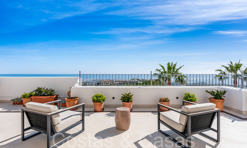 Penthouse for sale with panoramic sea views in the hills of Marbella - Benahavis 67398