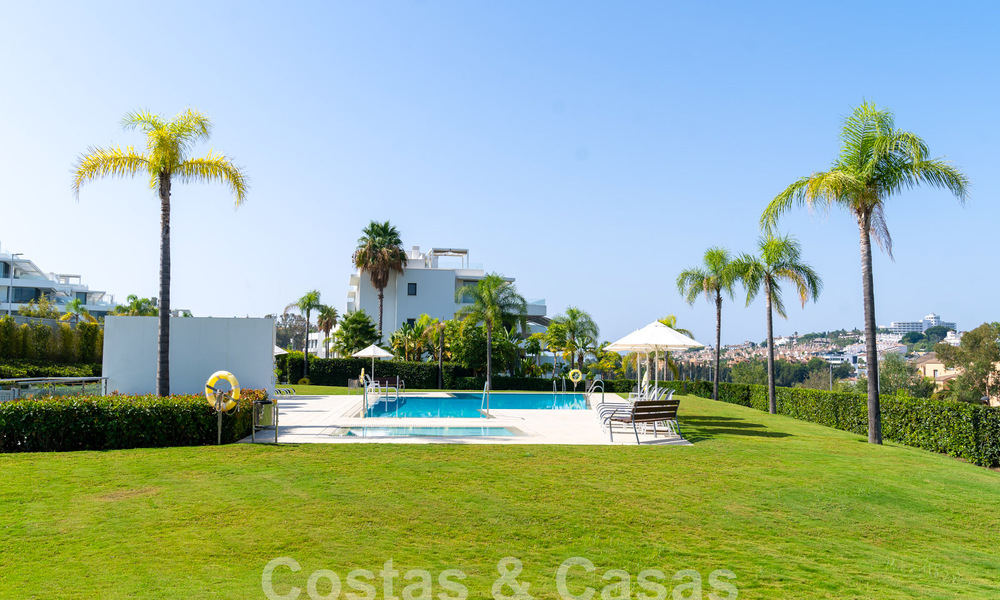 Modern design penthouse with spacious terraces for sale on the New Golden Mile between Marbella and Estepona 58785