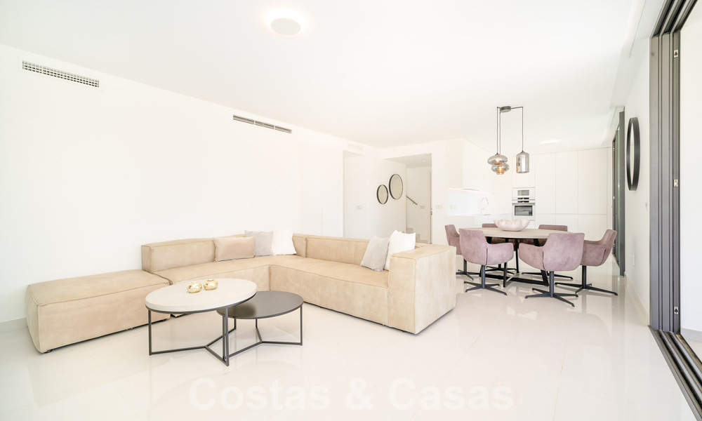 Modern design penthouse with spacious terraces for sale on the New Golden Mile between Marbella and Estepona 58792