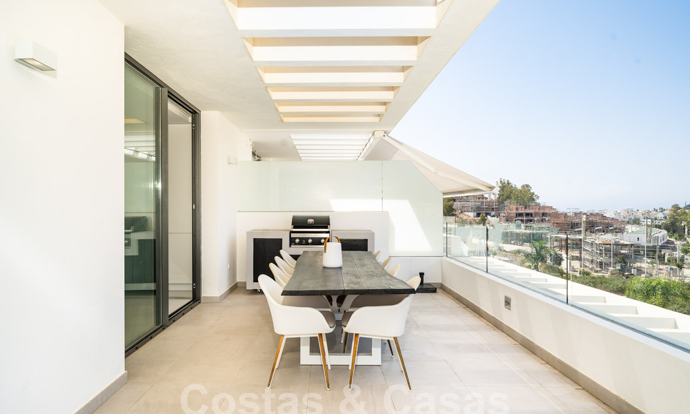 Modern design penthouse with spacious terraces for sale on the New Golden Mile between Marbella and Estepona 58793