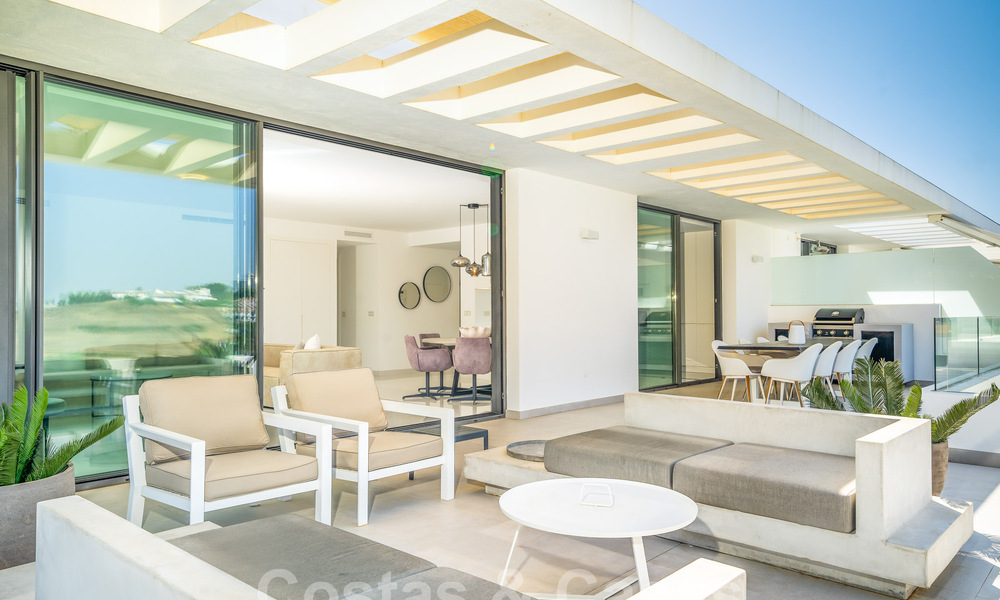Modern design penthouse with spacious terraces for sale on the New Golden Mile between Marbella and Estepona 58794