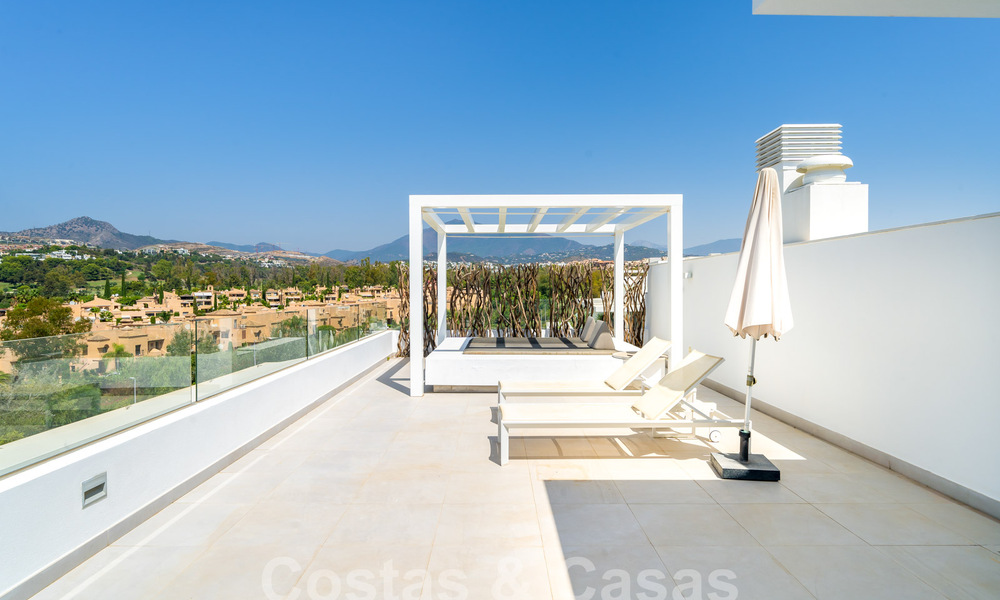 Modern design penthouse with spacious terraces for sale on the New Golden Mile between Marbella and Estepona 58802