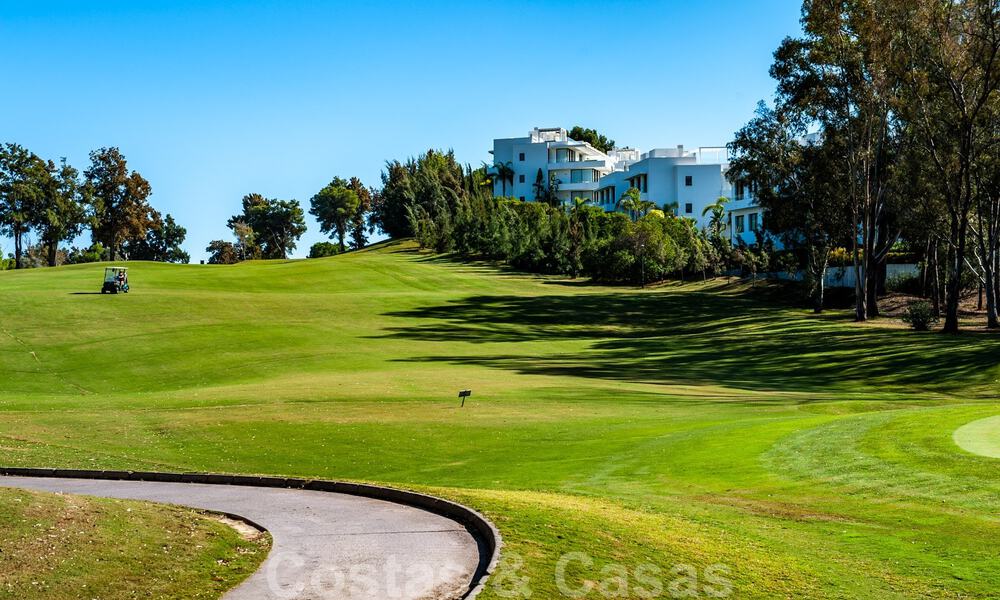 Modern design penthouse with spacious terraces for sale on the New Golden Mile between Marbella and Estepona 58808