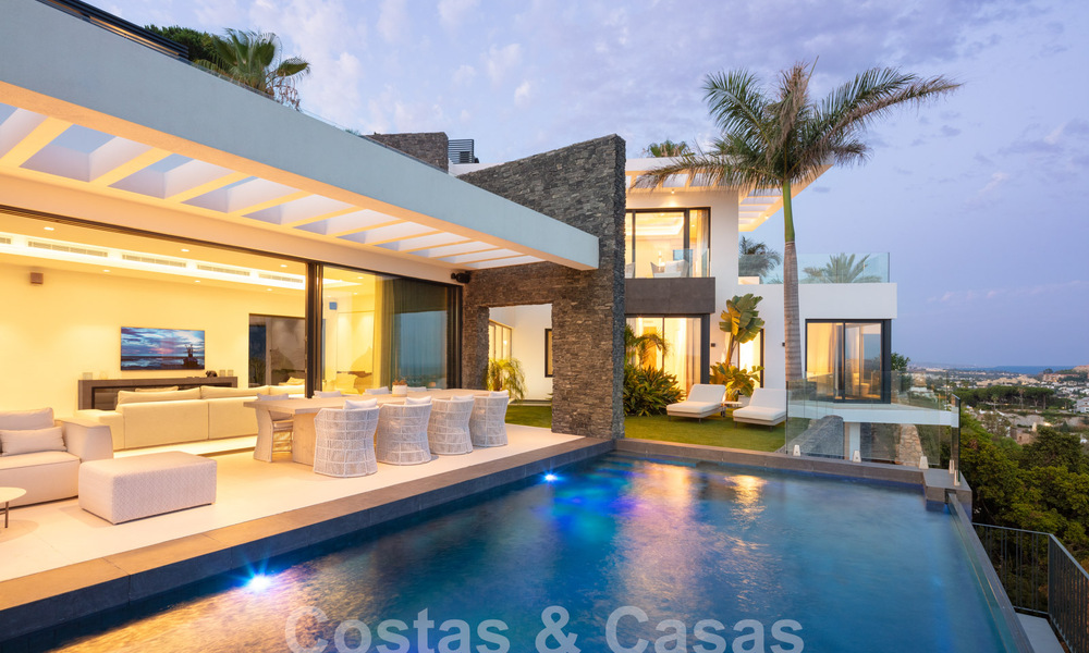 Prestigious, modern luxury villa for sale with breathtaking sea views in gated community in Marbella - Benahavis 58695