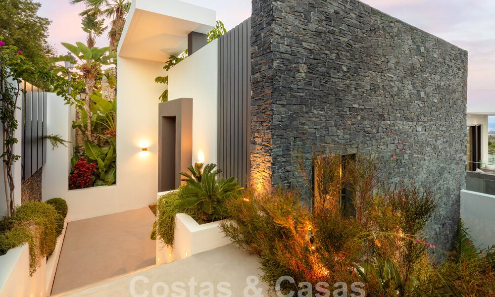 Prestigious, modern luxury villa for sale with breathtaking sea views in gated community in Marbella - Benahavis 58700