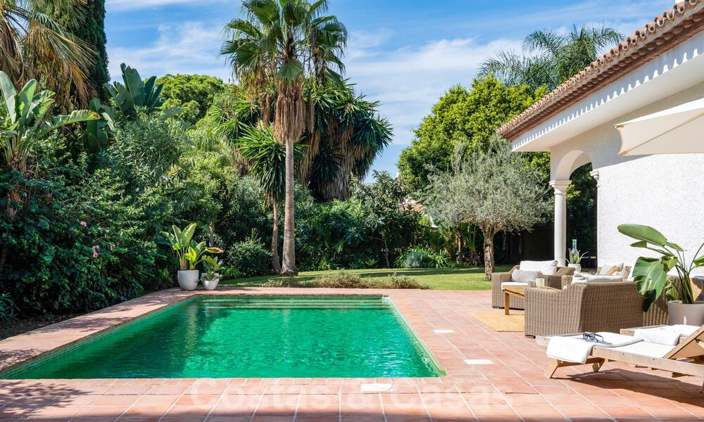 Traditional single storey villa for sale, beachside on the New Golden Mile, Marbella - Estepona 58874