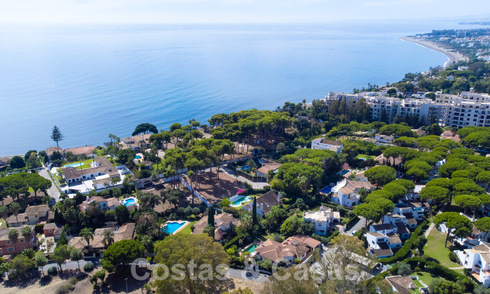 Traditional single storey villa for sale, beachside on the New Golden Mile, Marbella - Estepona 58878