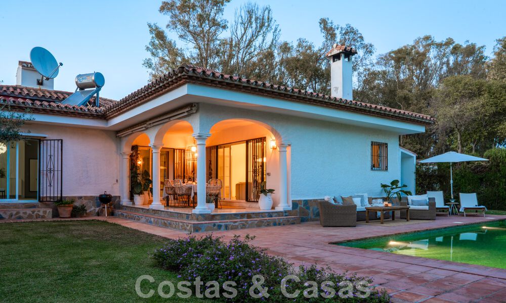 Traditional single storey villa for sale, beachside on the New Golden Mile, Marbella - Estepona 58879