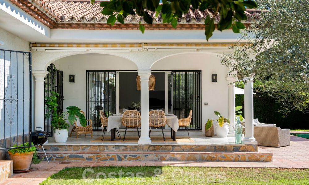 Traditional single storey villa for sale, beachside on the New Golden Mile, Marbella - Estepona 58883