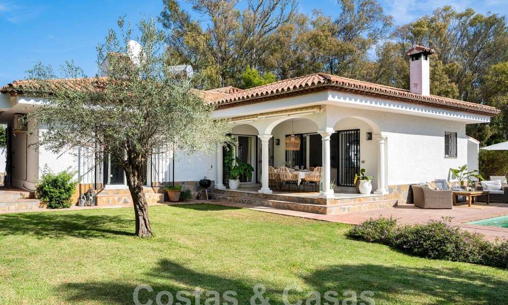 Traditional single storey villa for sale, beachside on the New Golden Mile, Marbella - Estepona 58884