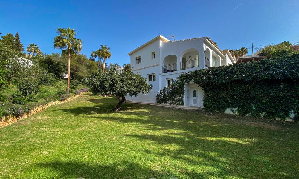 Spanish villa for sale with large garden close to amenities in East Marbella 58911