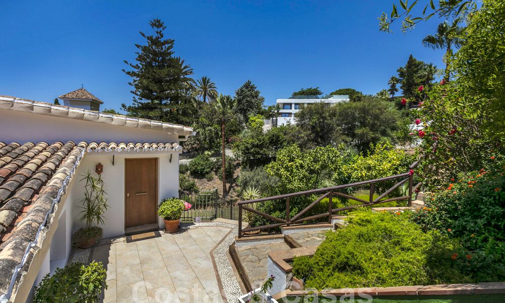 Spanish villa for sale with large garden close to amenities in East Marbella 58916
