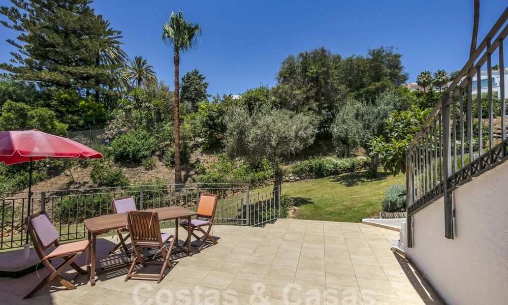 Spanish villa for sale with large garden close to amenities in East Marbella 58918