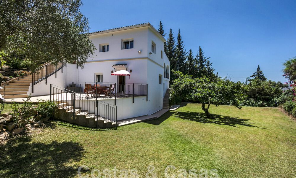 Spanish villa for sale with large garden close to amenities in East Marbella 58919