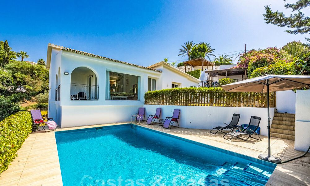 Spanish villa for sale with large garden close to amenities in East Marbella 58920
