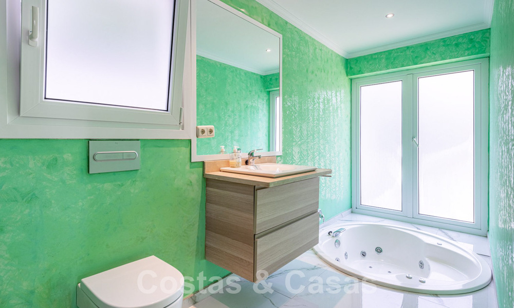 Spanish villa for sale with large garden close to amenities in East Marbella 58922