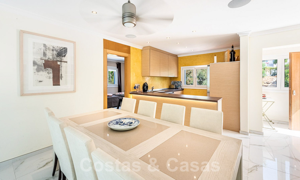 Spanish villa for sale with large garden close to amenities in East Marbella 58933