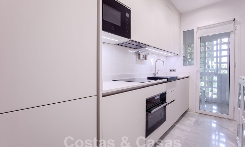 Penthouse for sale with spacious roof terrace and 360° views, a stone's throw from the beach and centre of Puerto Banus, Marbella. Reduced to sell! 59038